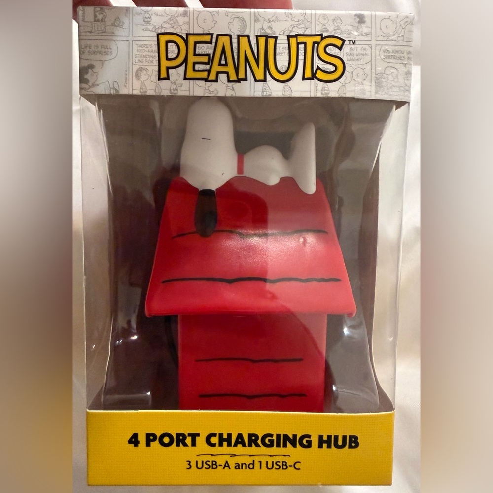 Peanuts Snoopy 4 Port Charging Hub